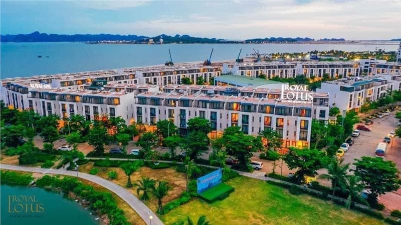 Voucher Royal Lotus Hạ Long tặng Buffe sáng và tối