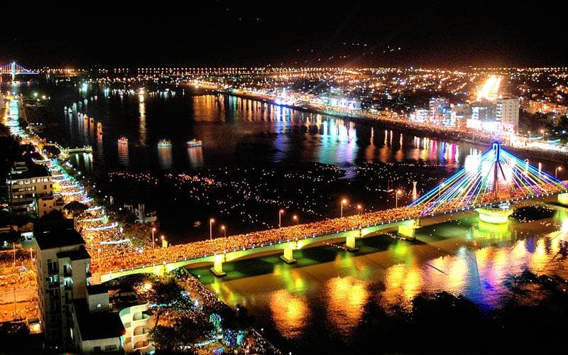 Quẩy tưng bừng đất Đà Nẵng về đêm