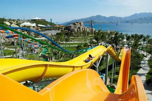 Khu vui chơi Vinpearl Nha Trang có gì? Giá vé vào là bao nhiêu?